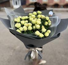 Букет Белые кустовые розы Солинеро в Герменчуке